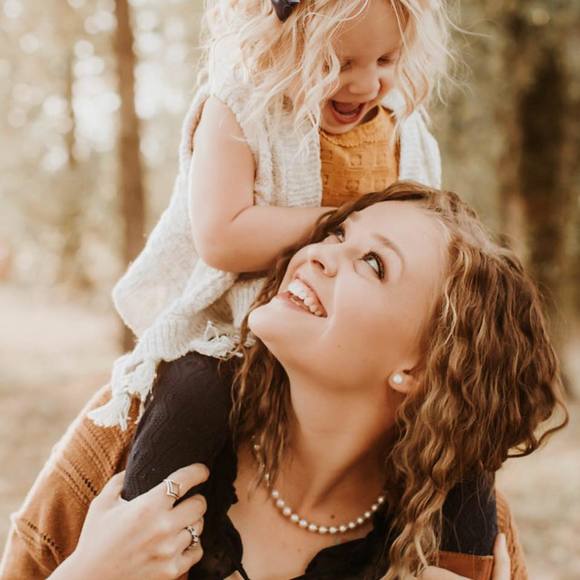 Meet your Posher, Jessica - Picture 1 of 6